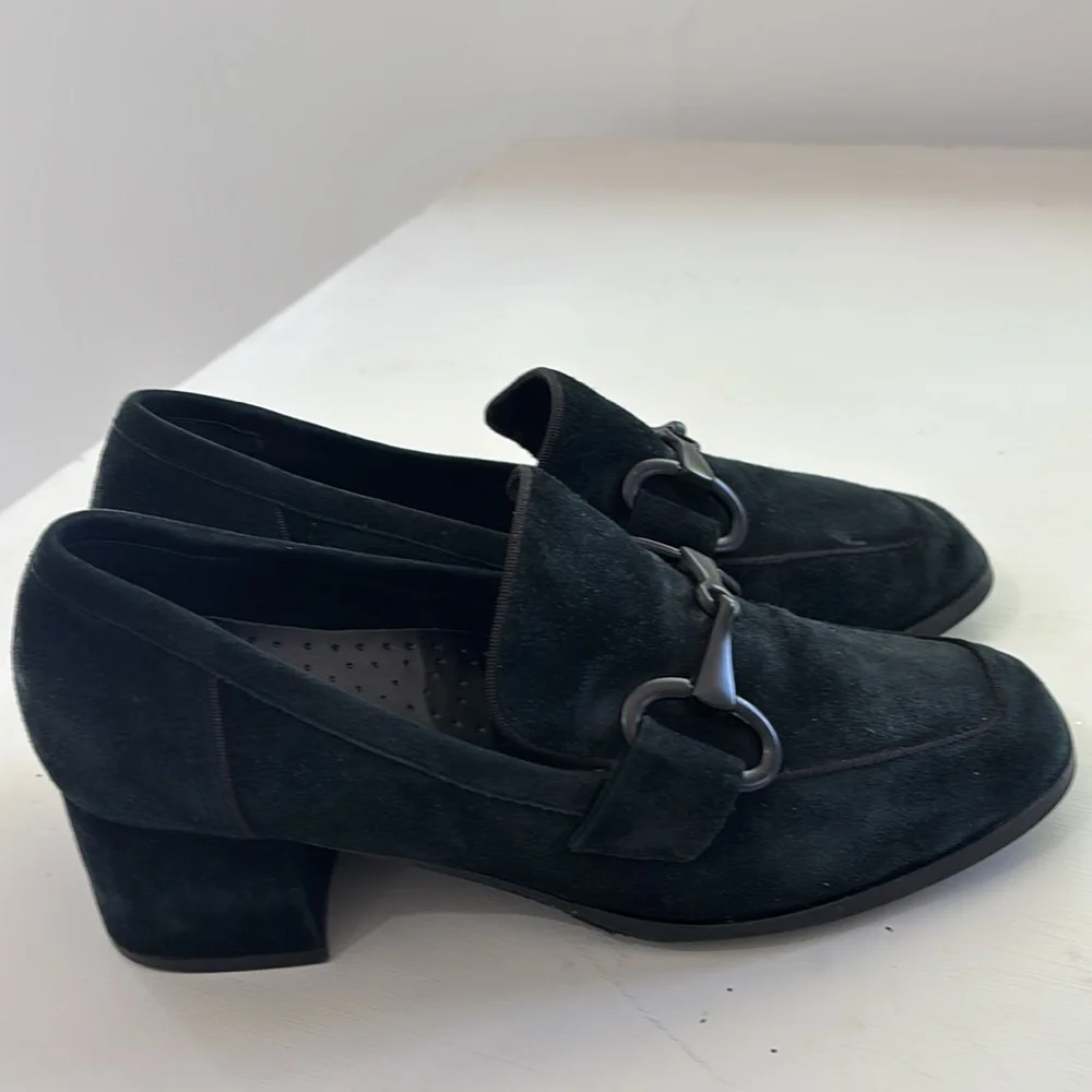 Vaneli Women's Black Alroy Suede Loafers Size 8.5M‎